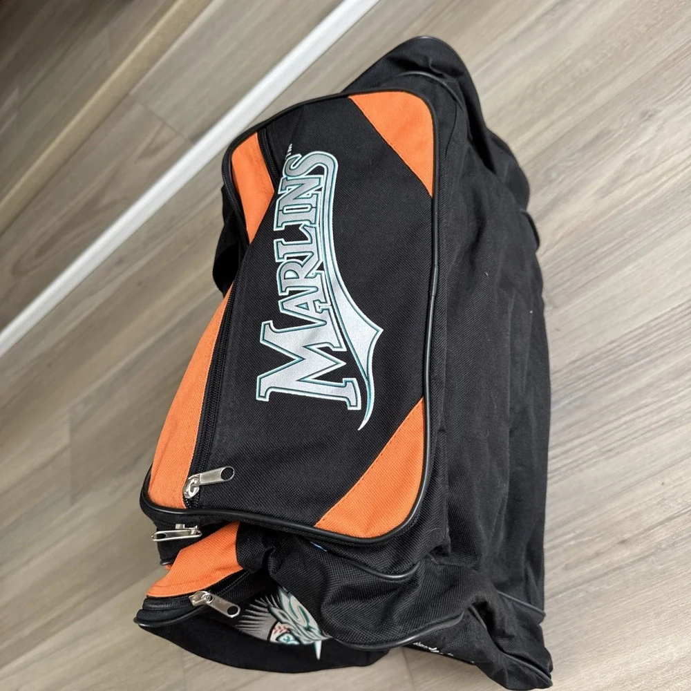 FLORIDA MARLINS 2003 WORLD SERIES CHAMPIONS Team Issued Duffle Bag‎